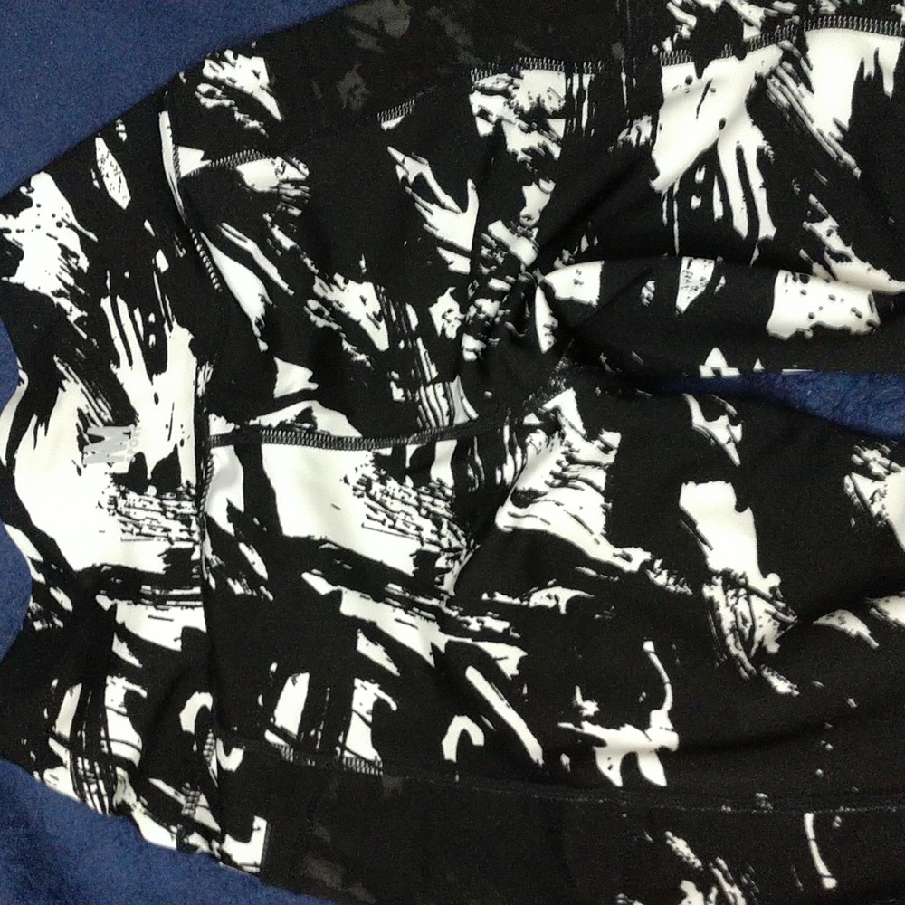 Nicole Miller Sport Leggings Black White Graffiti Print Mesh Calves Small - Picture 3 of 13
